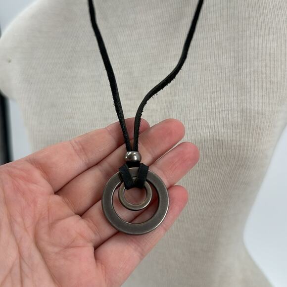 Gray double hoop and black leather 32 inch necklace - Picture 2 of 3